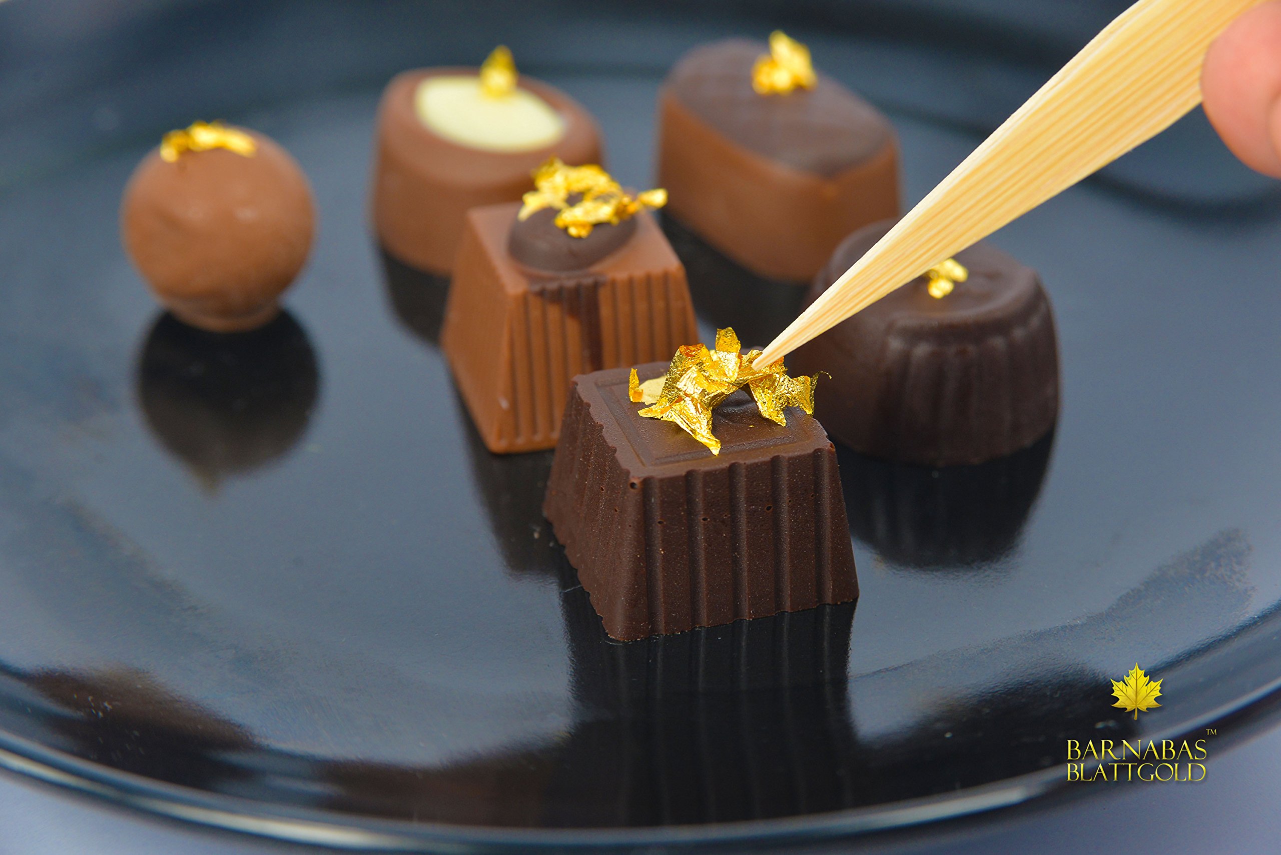 Barnabas Blattgold Genuine Edible Gold Flakes, 150mg/Jar, Edible Gold Leaf for Cake Decorations, for Baking, for Drinks and for Food