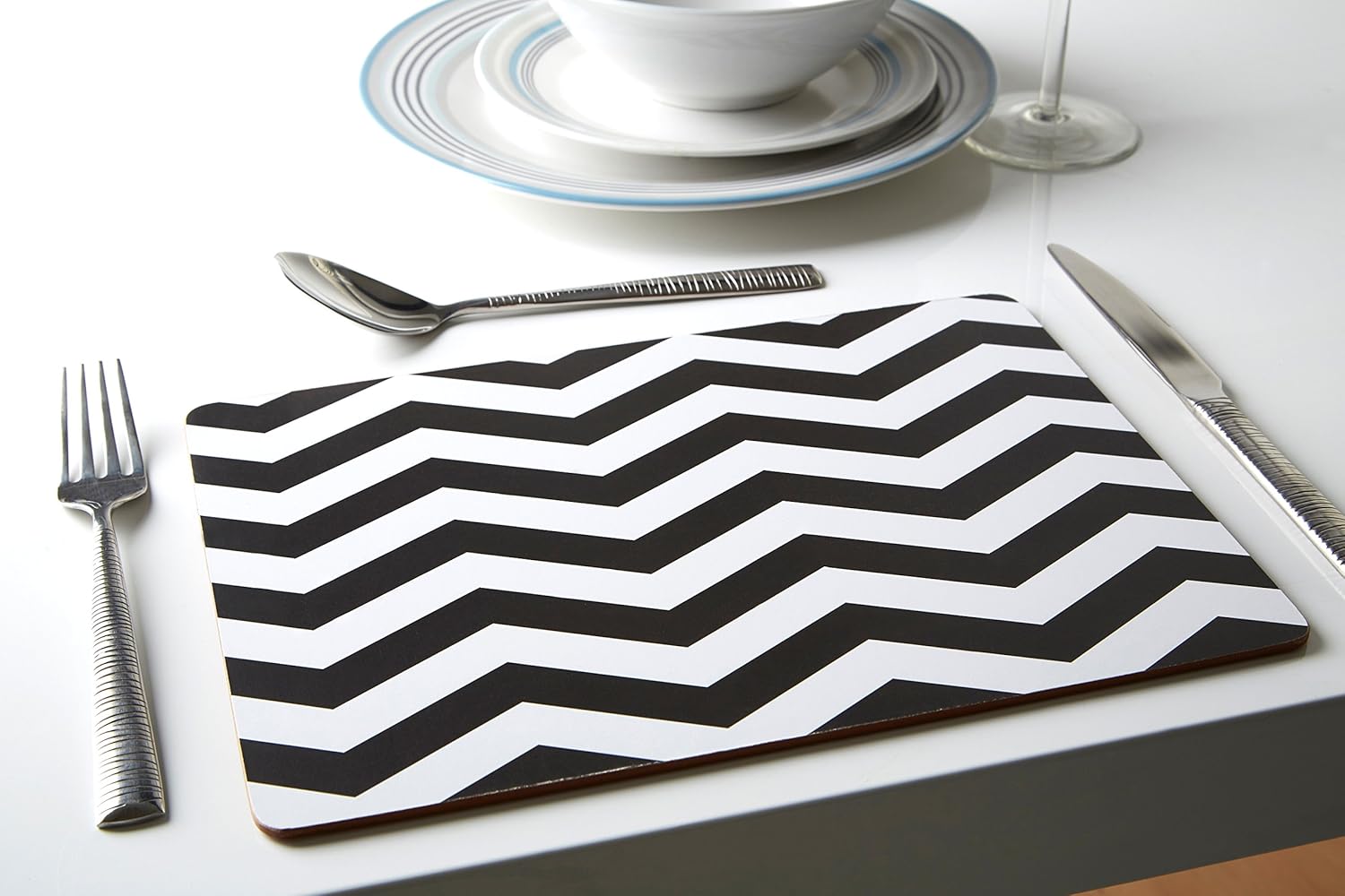 Premier Housewares 1203624 Chevron Placemats - Set of 4, Black/White, H2 x W29 x D22cm, H3 x W29 x D22cm - Image 3