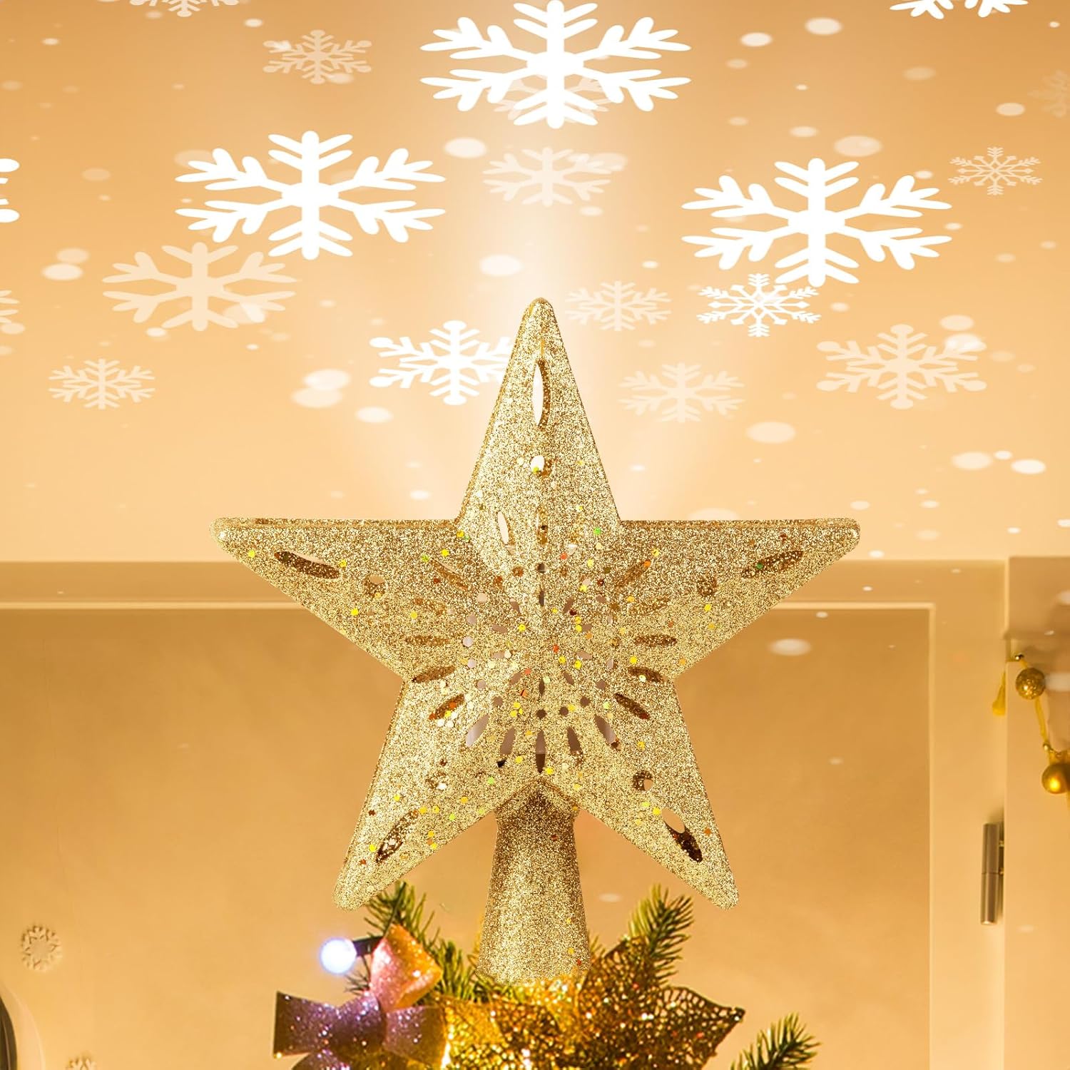 Tree Toppers - Christmas Star Tree Topper with Built-in Led Snowflake Projector Lights Hollowed Pentagram Tree Topper,Plug in Christmas Tree Ornament for Indoor Office Xmas New Year Holiday Tree Decoration