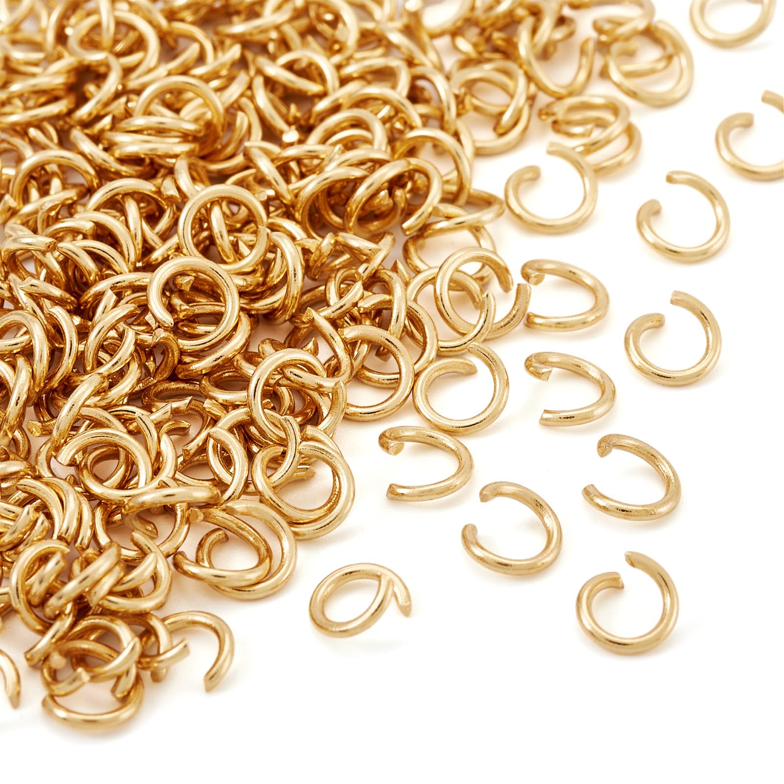 Pandahall 200Pcs Golden Stainless Steel Open Jump Rings 5mm Round 0.8mm Thick Metal Round Unsoldered Ring Connectors for Chainmail Jewelry Making