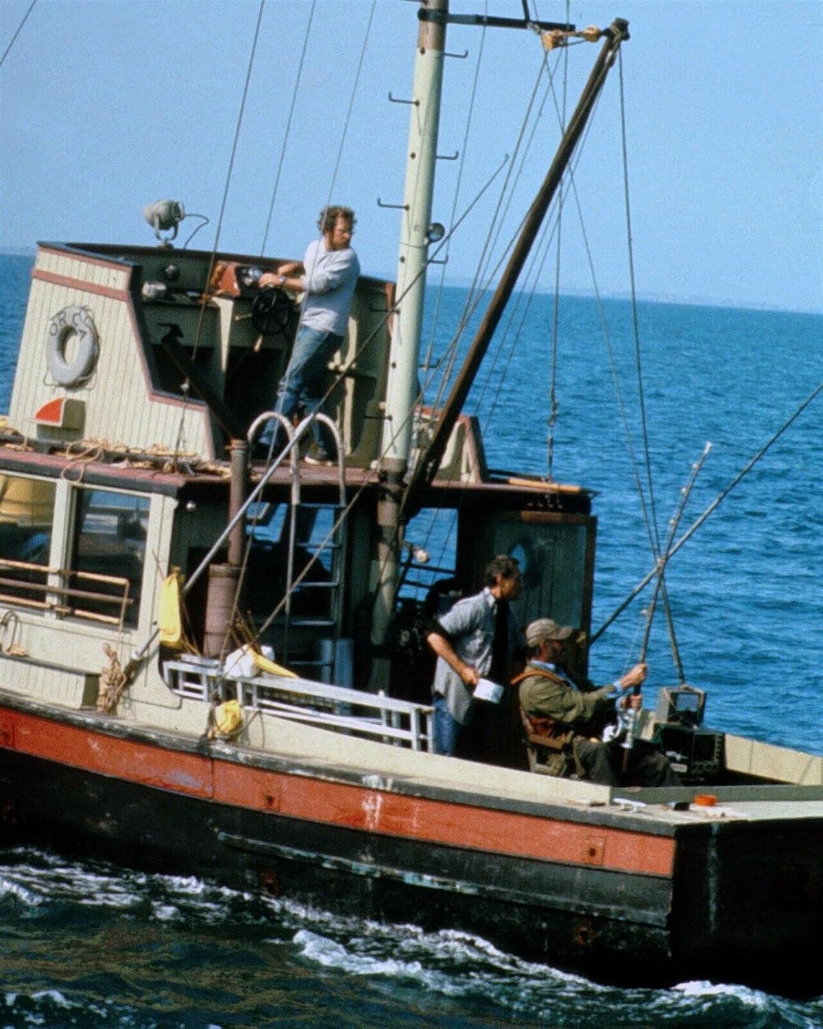 Photographs - Jaws Orca at sea Shaw & Scheider with rods Dreyfus piloting boat 8x10 inch photo