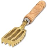 Kwizing [Made in Japan] Fish Scaler Brush with Brass Serrated Sawtooth and Ergonomic Wooden Handle - Easily Remove Fish Scales Without Fuss Or Mess - Handcrafted by Japanese Artisans
