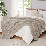 L'AGRATY Chunky Knit Blanket