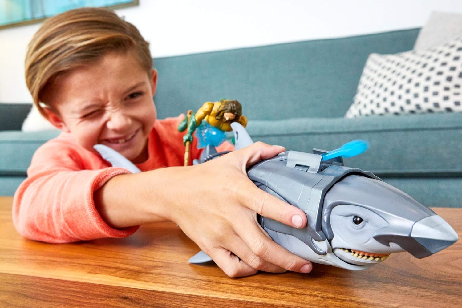 aquaman 15cm figure & warrior shark pack