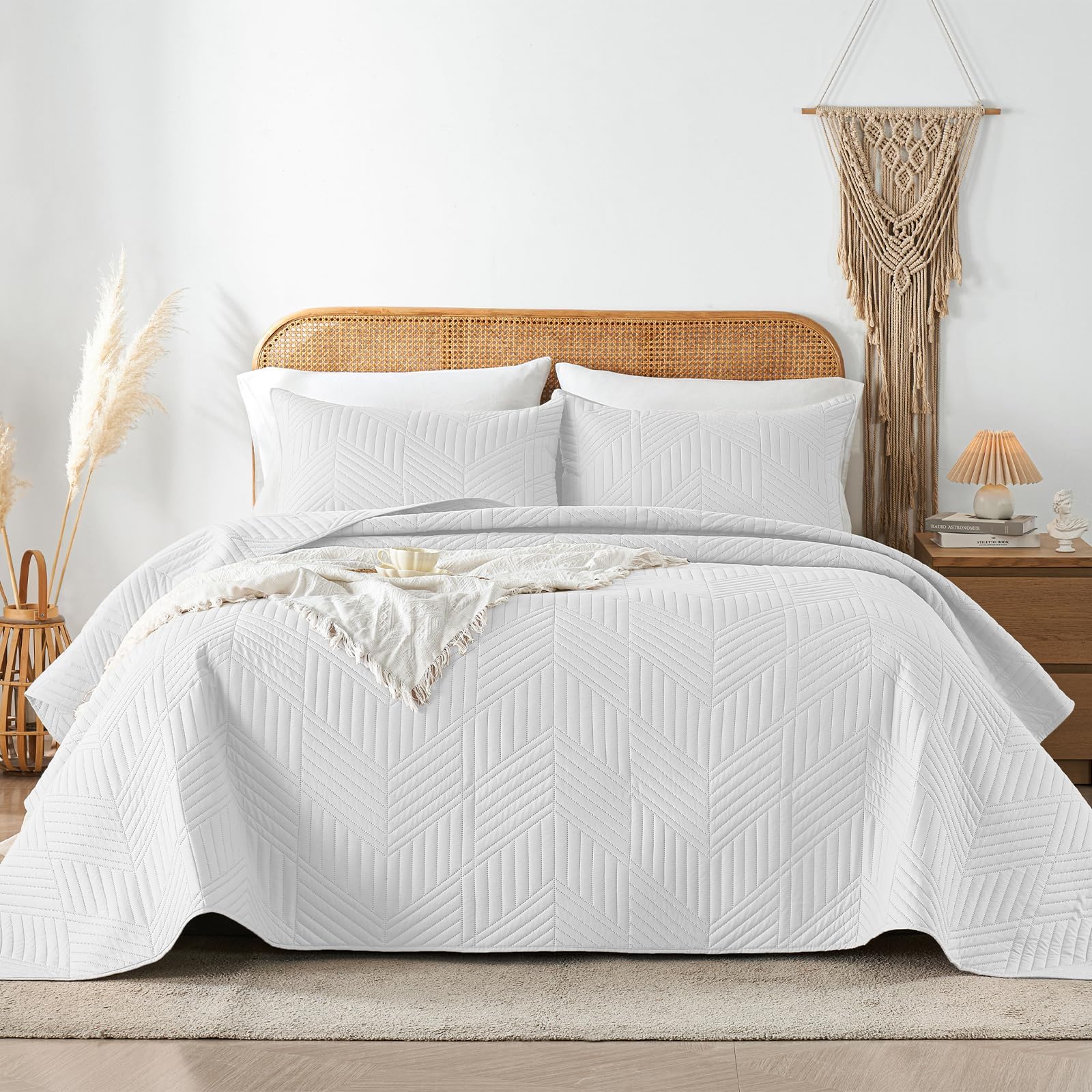 Davulos King Quilt Bedding Set,White Ultrasonic King/Cal King Quilt Set Reversible Microfiber Bedspread,Lightweight Soft Modern Geometric Coverlet Set for All Seasons(1 Quilt,2 Pillow Shams)