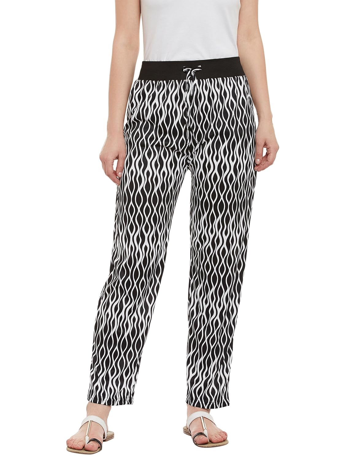 sakhi sang black & white printed pajamas