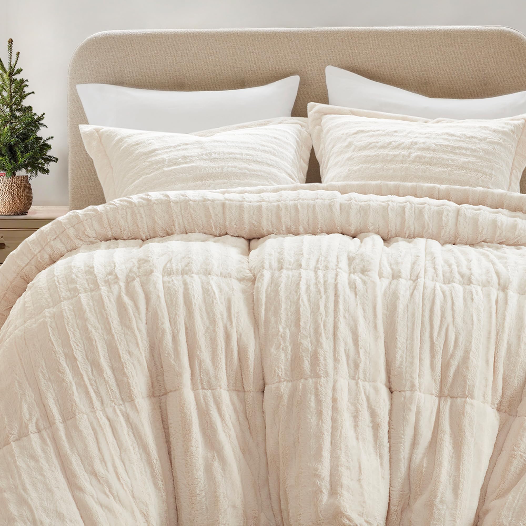 Photo 1 of ***MISSING PILLOW SHAMS -SELLING ASIS *** Madison Park Duke Luxe Faux Fur Reversible Comforter Soft Plush Reverse, Modern Down Alternative Filling Cozy Bedding, Box Quilted Warm Cover, King/Cal King, Champagne 1 Piece