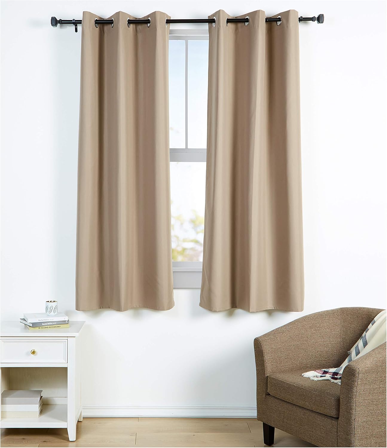 amazon basics juego de cortinas que no dejan pasar la luz con ojales 117 x 183 cm chocolate