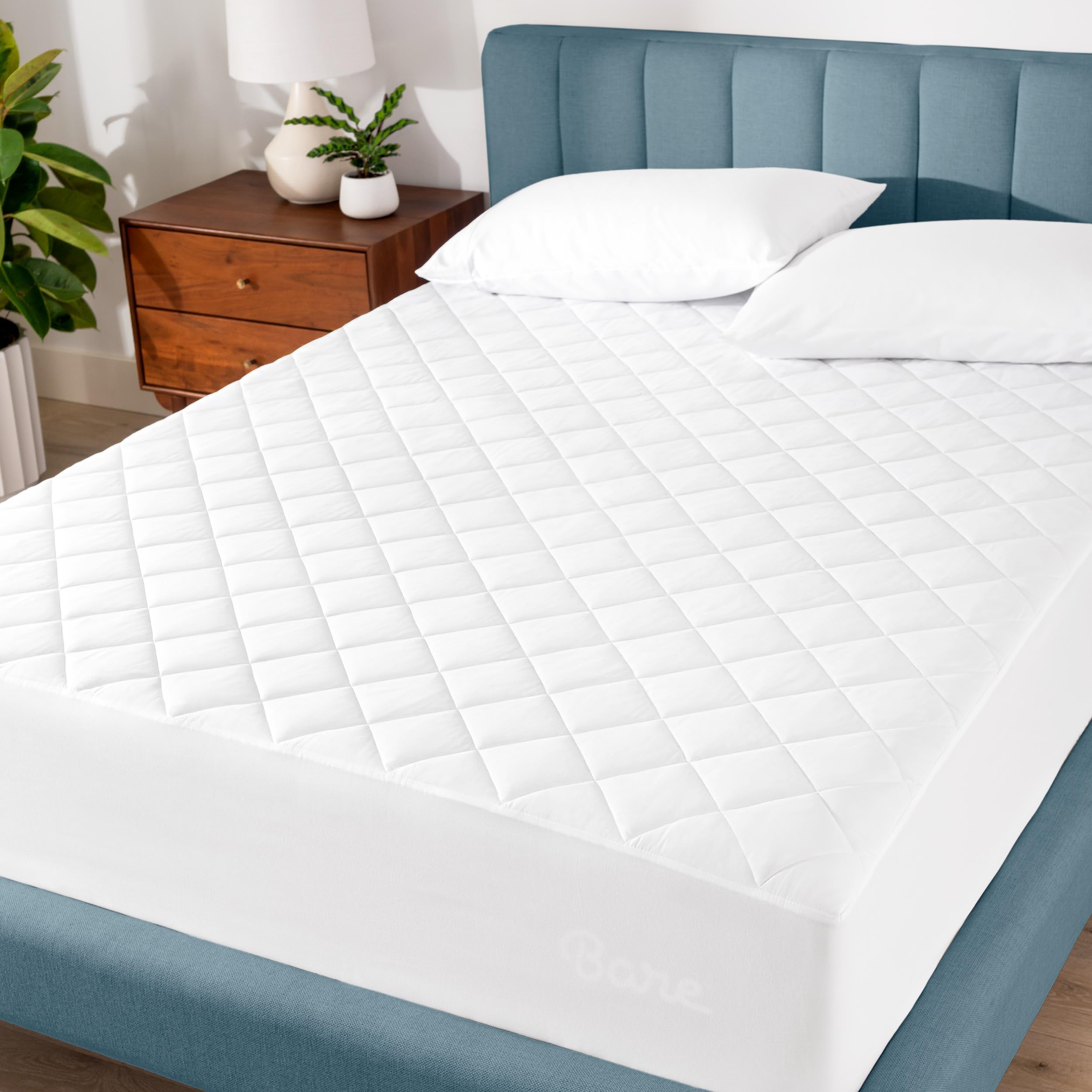 Bare Home Quilted Fitted Mattress Pad Small Double Size - Cooling Mattress Topper - Easily Washable - Premium Elastic Fitted Mattress Cover - Stretch-to-Fit up to 30 CM Deep (Small Double, White)
