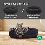 Bedsure Cat Bed Indoor Round 51x48x15cm Removable Pillow Non-Slip Bottom view 2