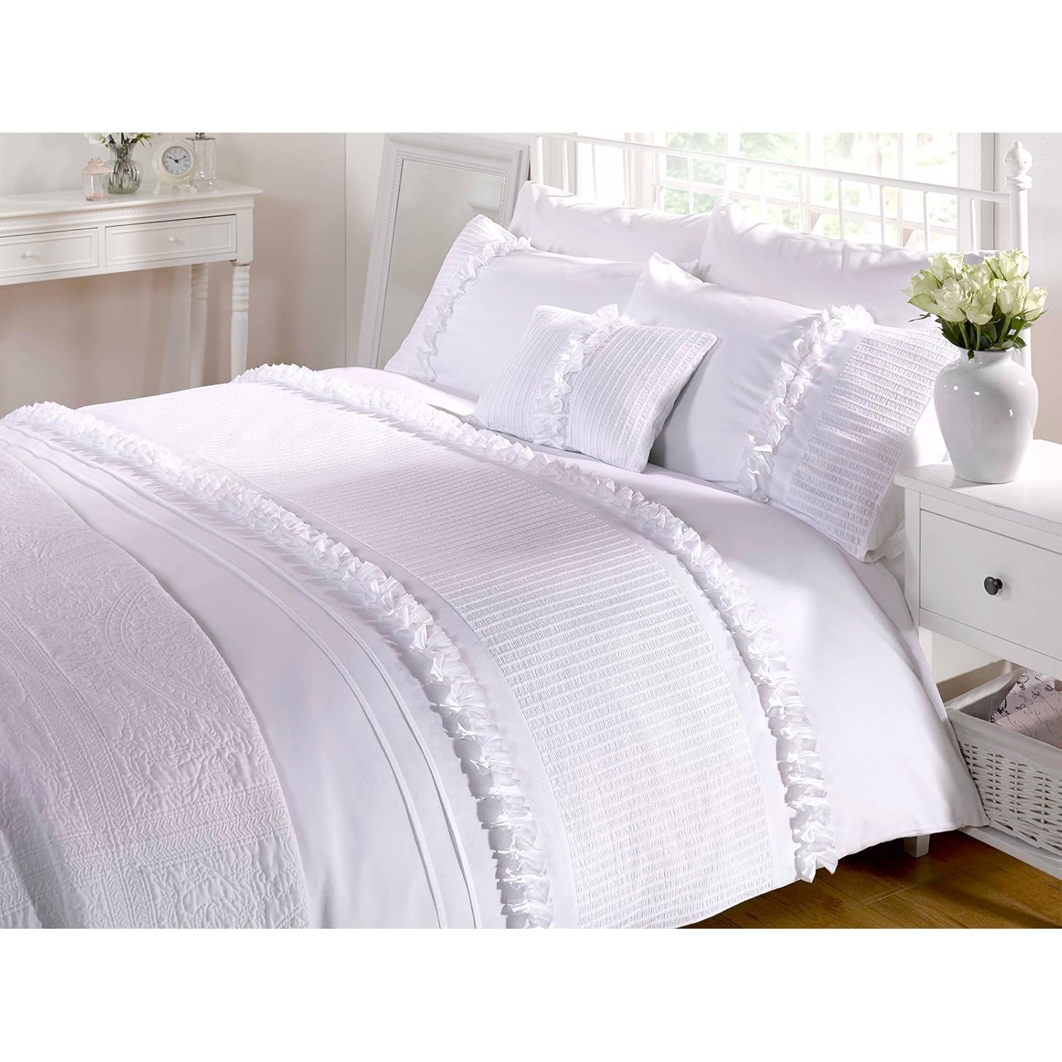 Just Contempo Ruffle Chic Duvet Cover Set, King, White Amazon.co.uk