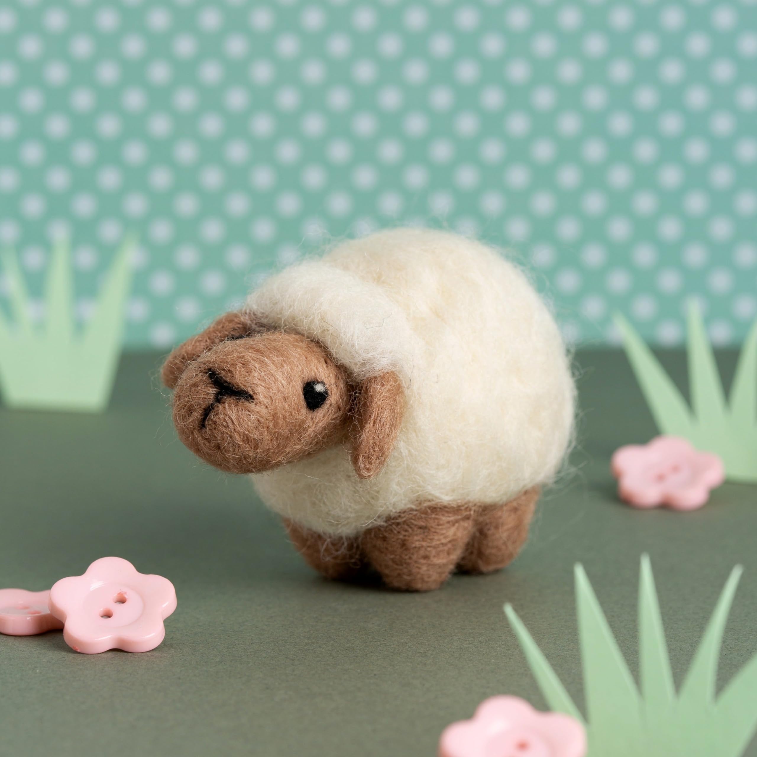 Hawthorn Handmade Sheep Needle Felting Kit - Needle Felting Craft Kits for Adults UK, Includes Felting Wool, Needles & Instructions. Great for Adult Craft Gifts - Approx 8cm Tall.