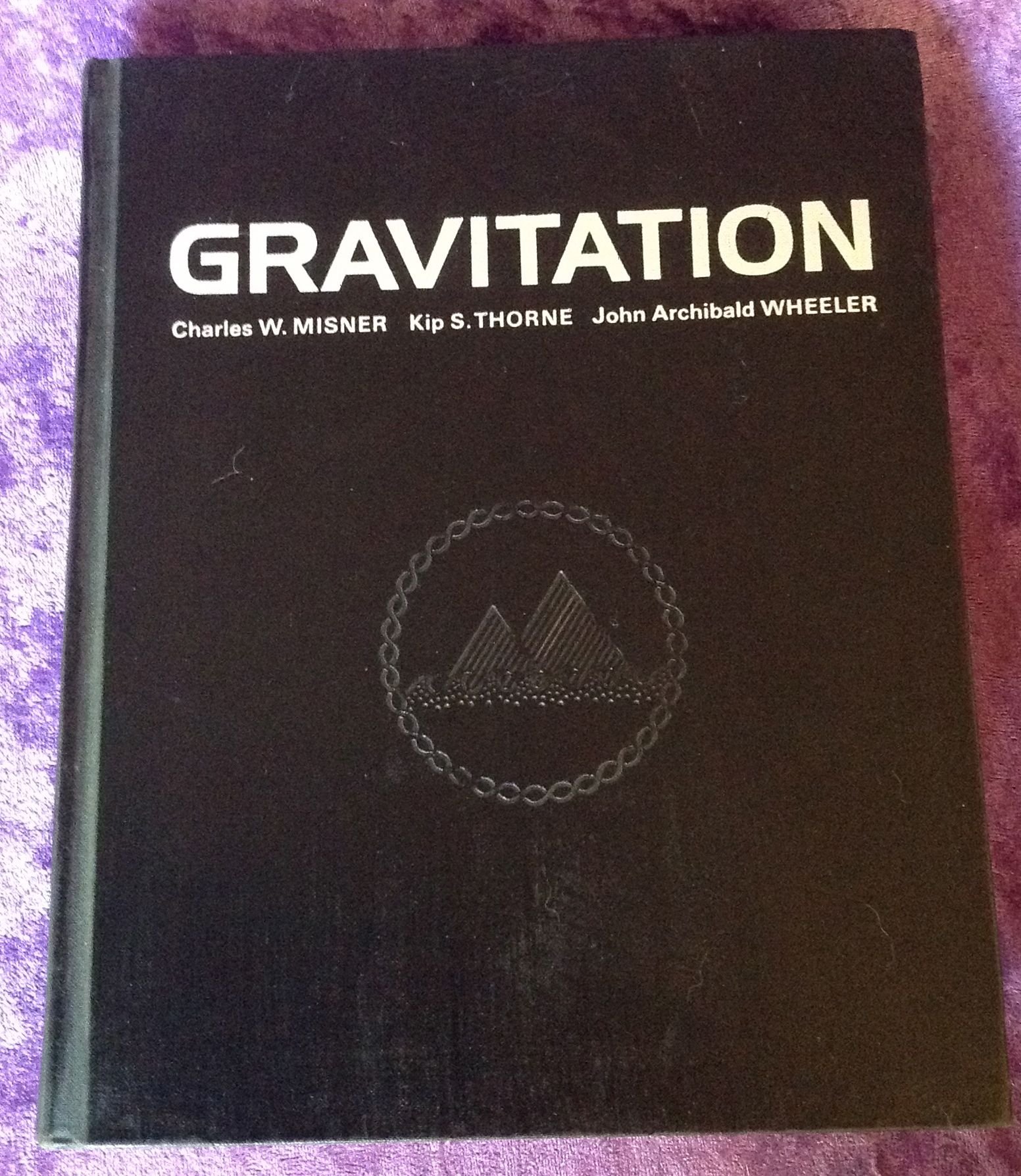 Книга в поисках шары уилер. Gravitation. гравитация книга. гравитация уилера книга. гравитация мизнер.
