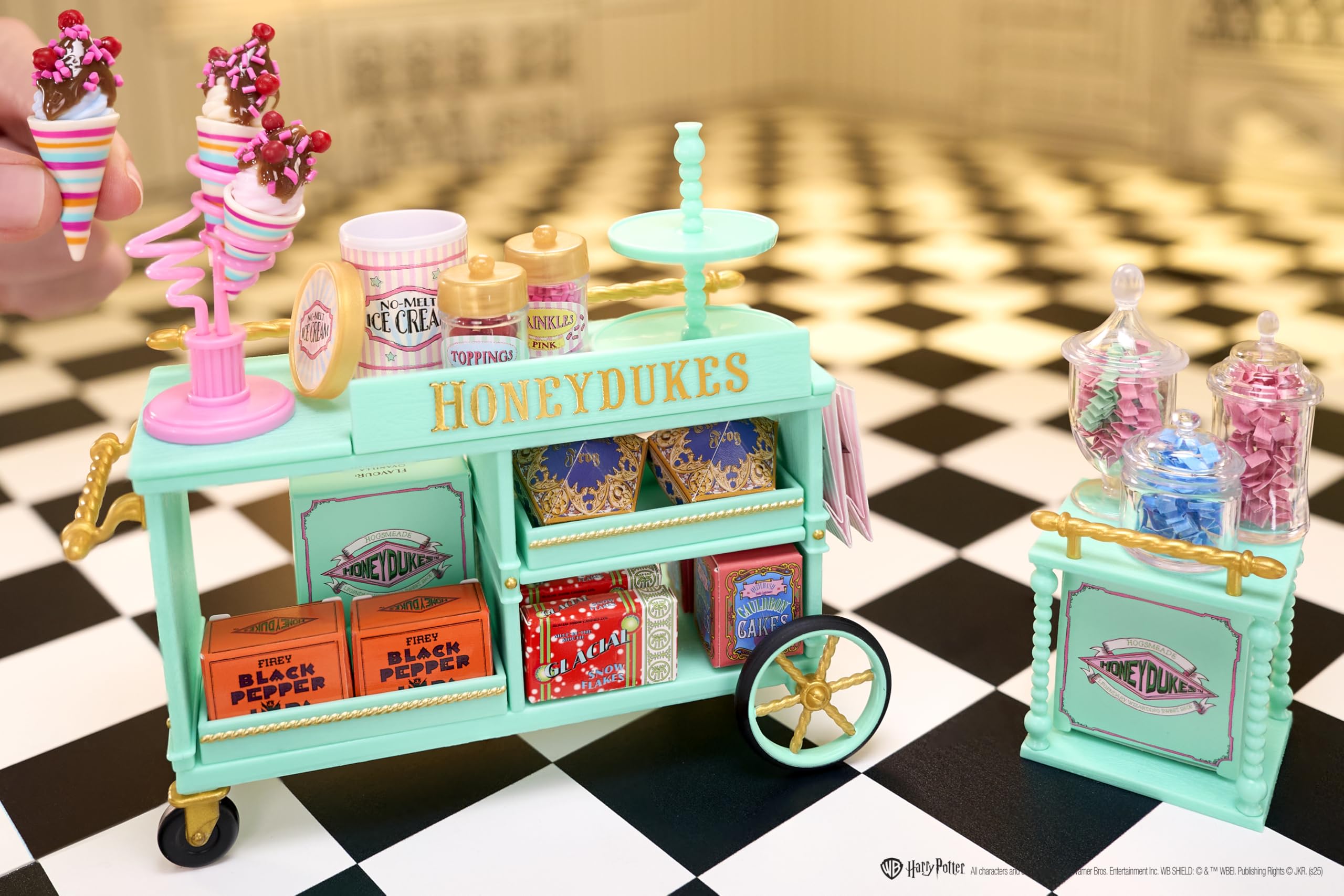 MGA's Miniverse Make It Mini Honeydukes Trolley- Harry Potter Mini-Sammlerstücke, 50+ Teile, Kunstharz-Bastelspiel, Nachgebildete Lebensmittel, Für Sammler & Kinder ab 8, Nicht ESSBAR 2
