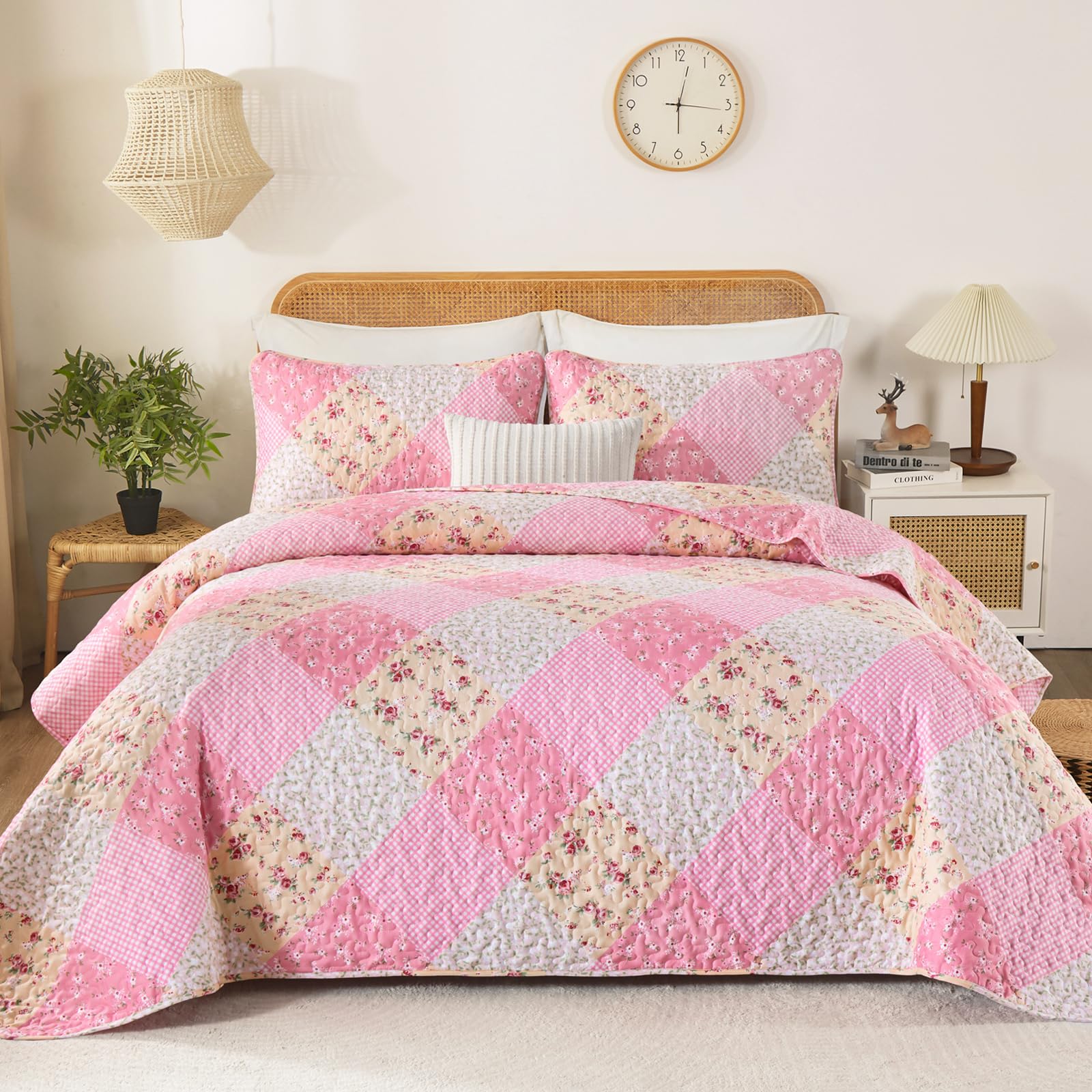 Dinjoy Pink Quilt Set Queen Size, Reversible Floral Plaid Patchwork Pattern Bedding Set Soft Microfiber Lightweight Bedspread Coverlet 3 Piece Spring Summer Use (90x96 inches) Image