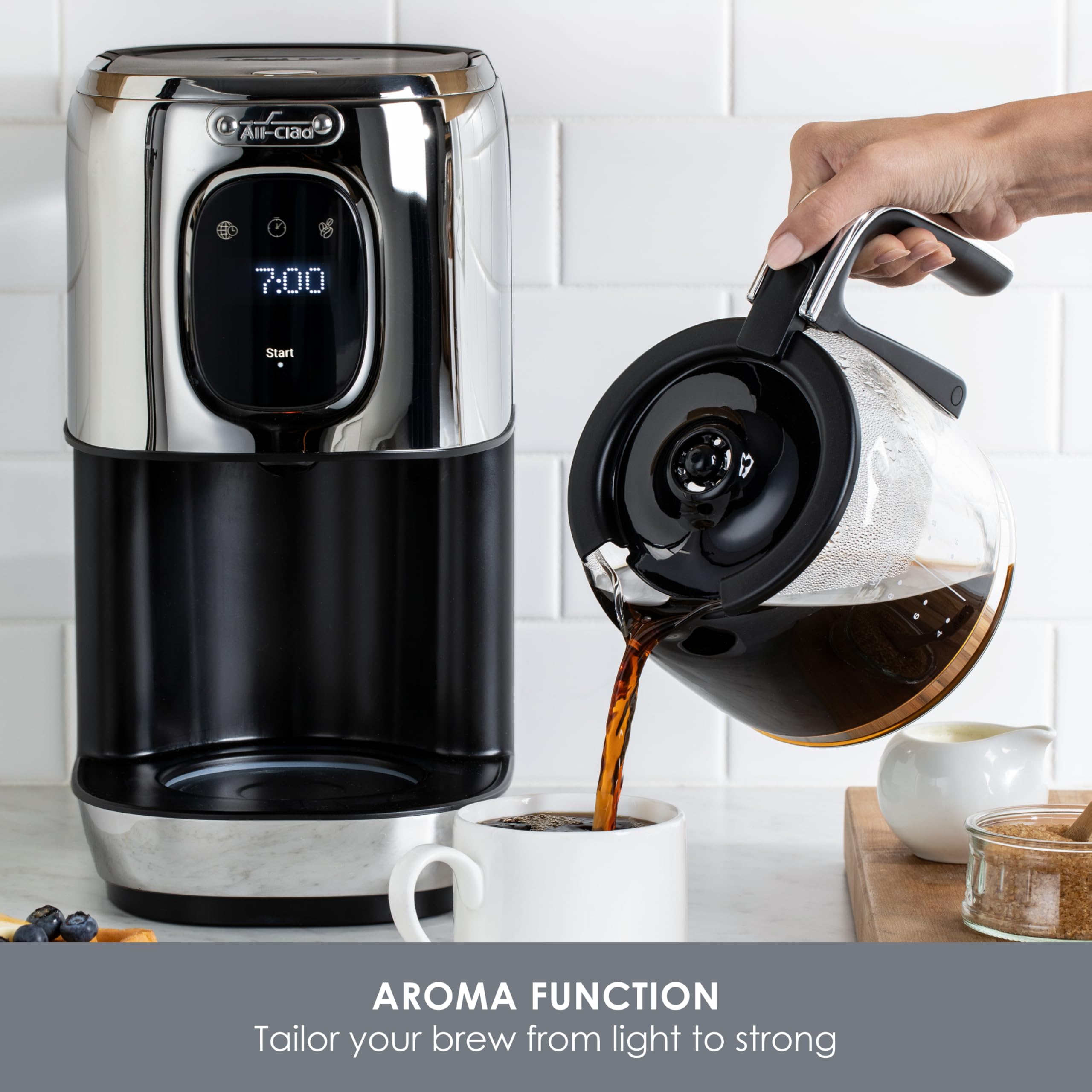 Cafetera Majestuo All-Clad de acero inoxidable, función mantener caliente, 1000 vatios, temporizador programable, tanque de agua extraíble, color plateado