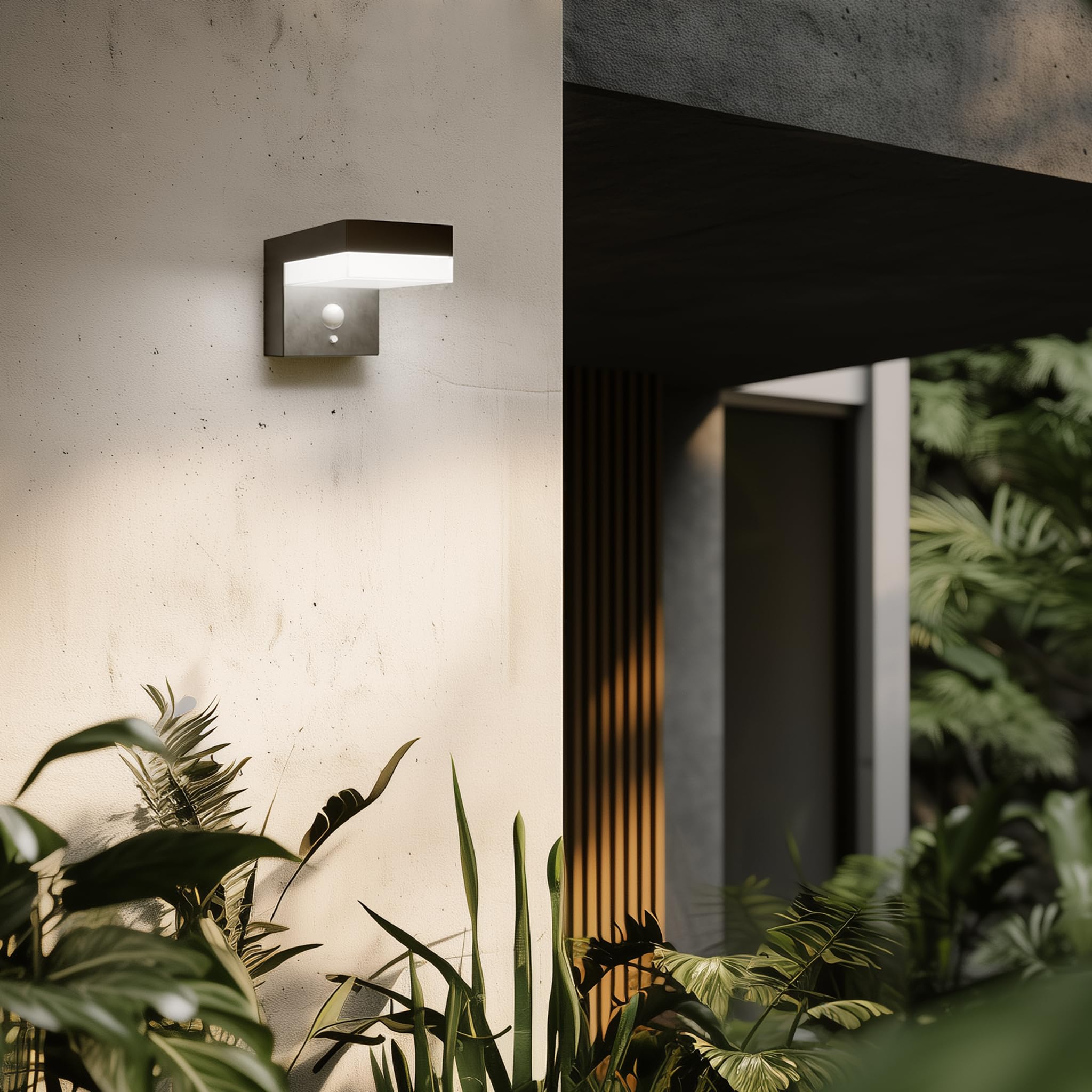 SolarCentre® Warwick Outdoor Solar Powered Wall Light