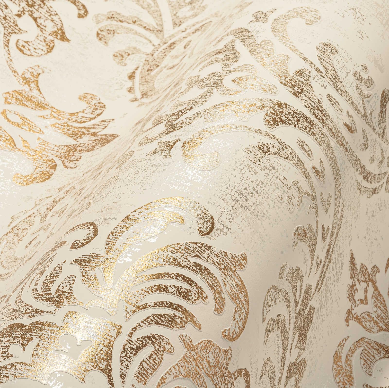 Livingwalls Travel Styles Non-Woven Wallpaper - Baroque Look in White and Gold - Classic Wallpaper for Various Rooms in 10.05 m x 0.53 m