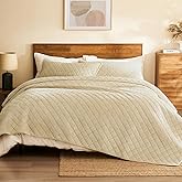 L'AGRATY Velvet Quilt King Size: 3-Piece Reversible Luxury Velvet Bedding Comforter Set - Lightweight Oversized Quilted Bedspread Coverlet with 2 Pillow Sham for All Season - Light Linen Quilt