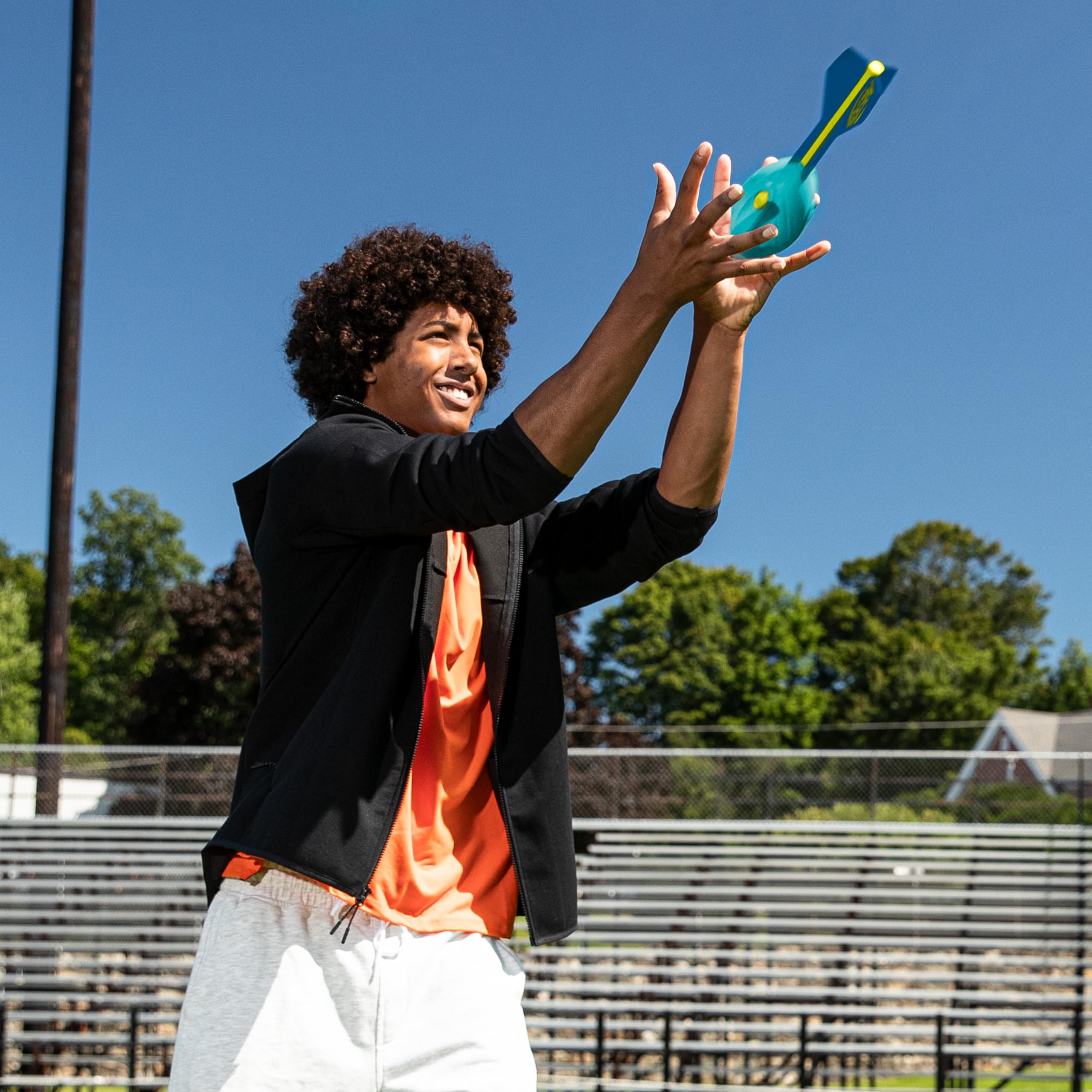 Nerf Vortex Aero Howler Neon Foam Ball, Classic Long-Distance Football, Flight-Optimizing Tail, Whistling Sound, Indoor & Outdoor Fun (Amazon Exclusive)