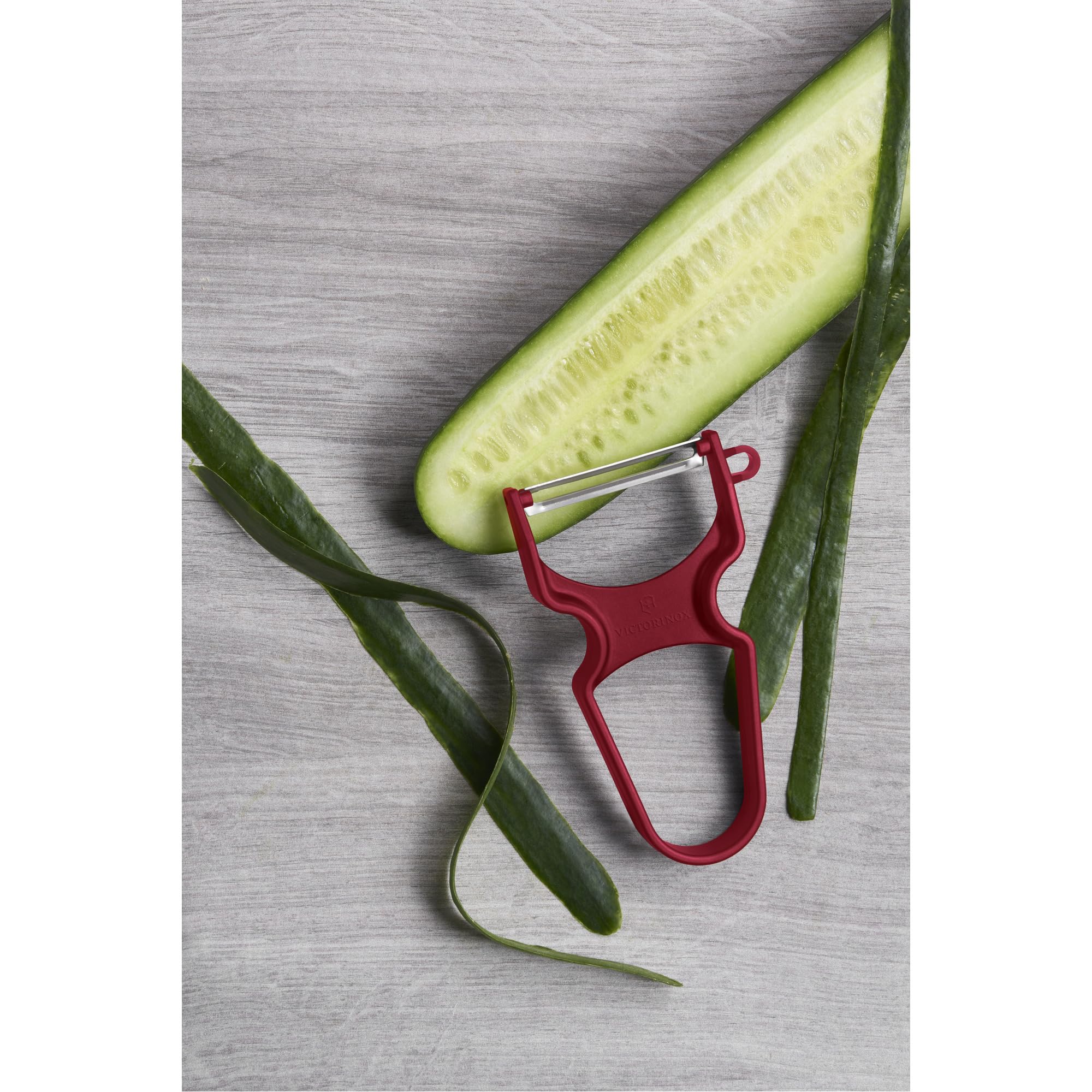 Victorinox Swiss Classic Gemüsemesser-Set, 3-teilig, Inkl. Tomatenmesser Wellenschliff, Gemüsemesser und Sparschäler, Spülmaschinengeeignet, rot 2