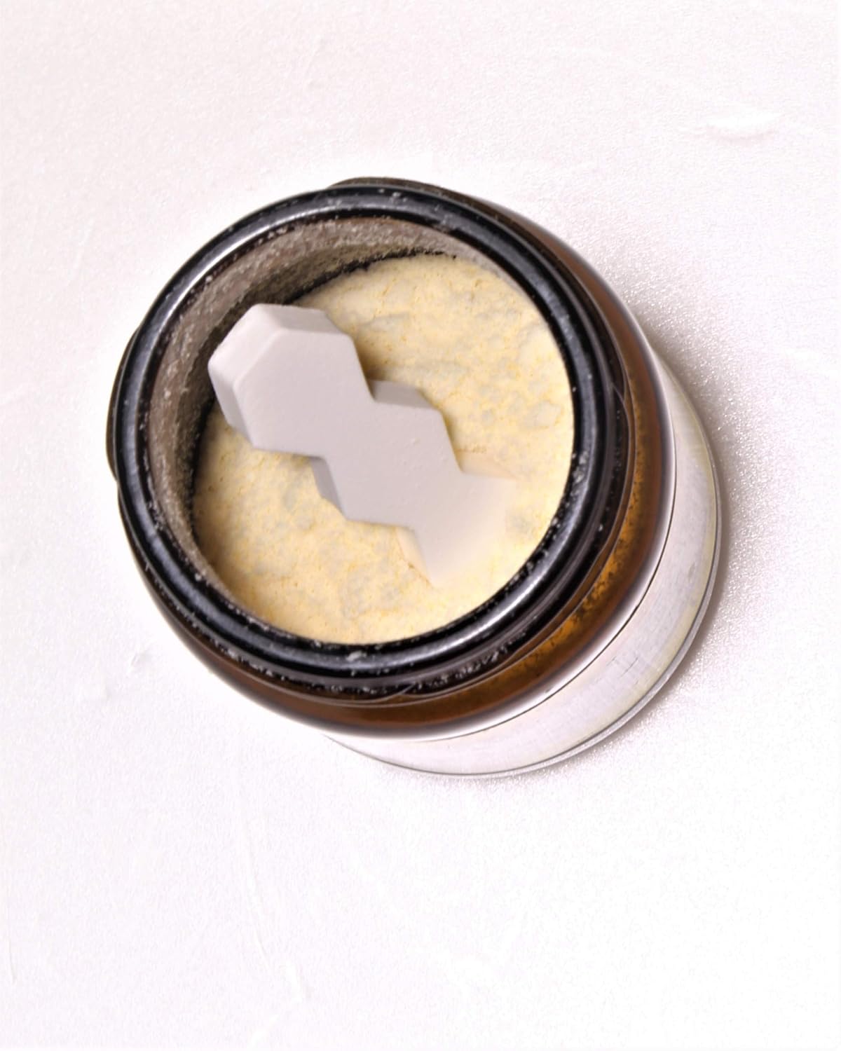 Amazon Co Jp 粉ミルク ナッツ用乾燥剤 １００ｇ当たり１本使用 特殊シリカゲル ３本 送料２００円 食べても害のない原料使用 ホーム キッチン