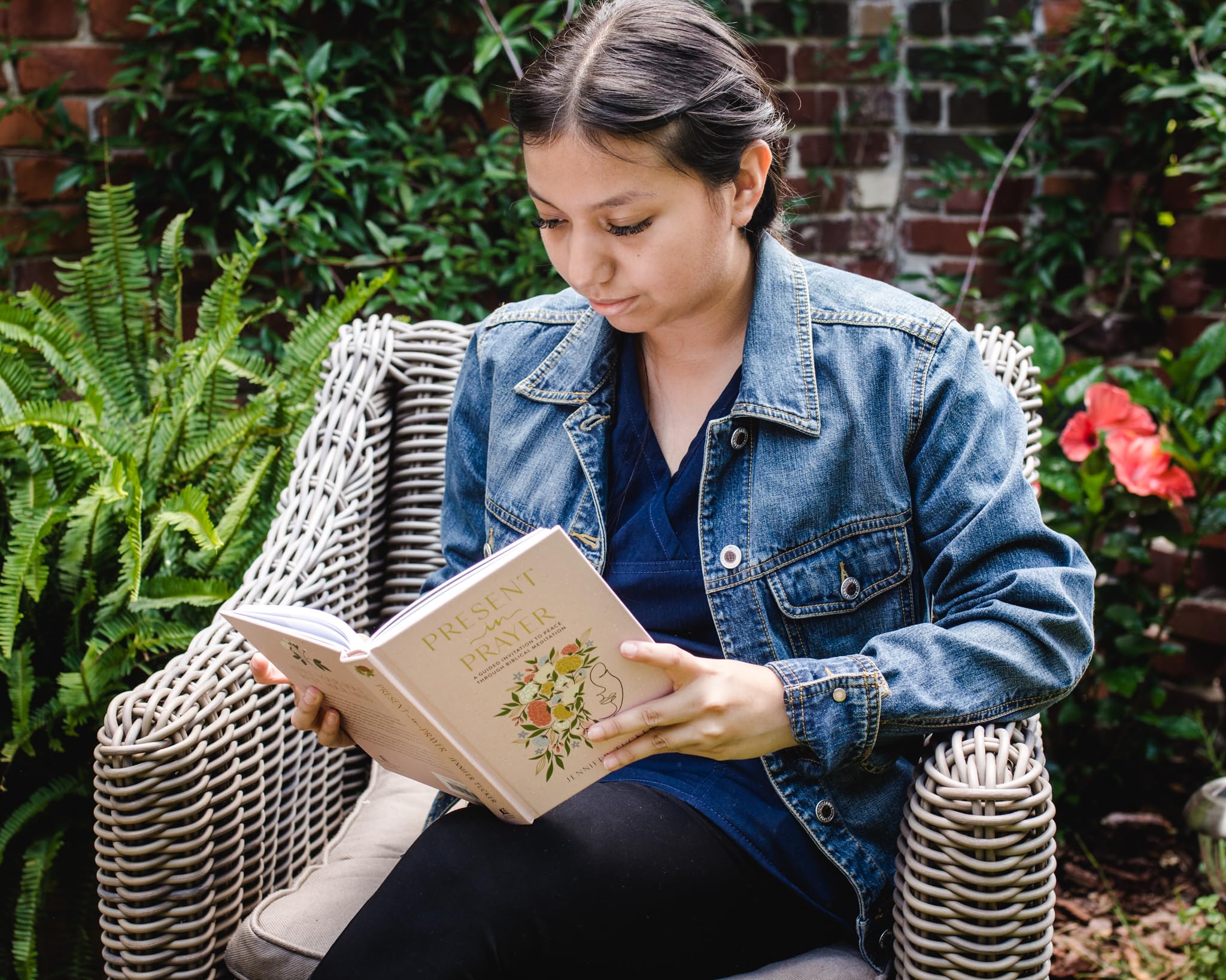 Present in Prayer: A Guided Invitation to Peace Through Biblical Meditation (30 Devotional Meditations on Scripture to Guide You in Prayer) – The Perfect Christian Gifts for Women