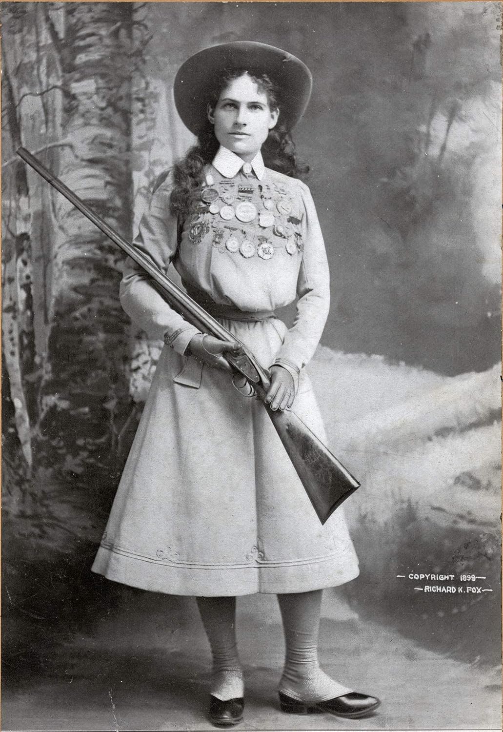 Photographs - Annie Oakley Photograph - Historical Artwork from 1899 - (4