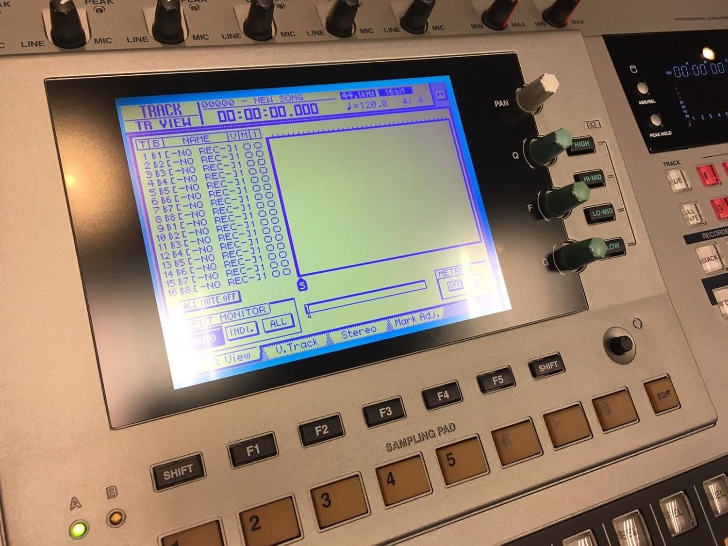 Yamaha AW4416 Digital Workstation 16 TRACK WITH CD BURNER: Amazon.co.uk:  Musical Instruments