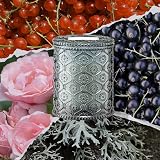 La Jolíe Muse Hey Baies Candles 6 oz Red Currant Rose Oakmoss view 2