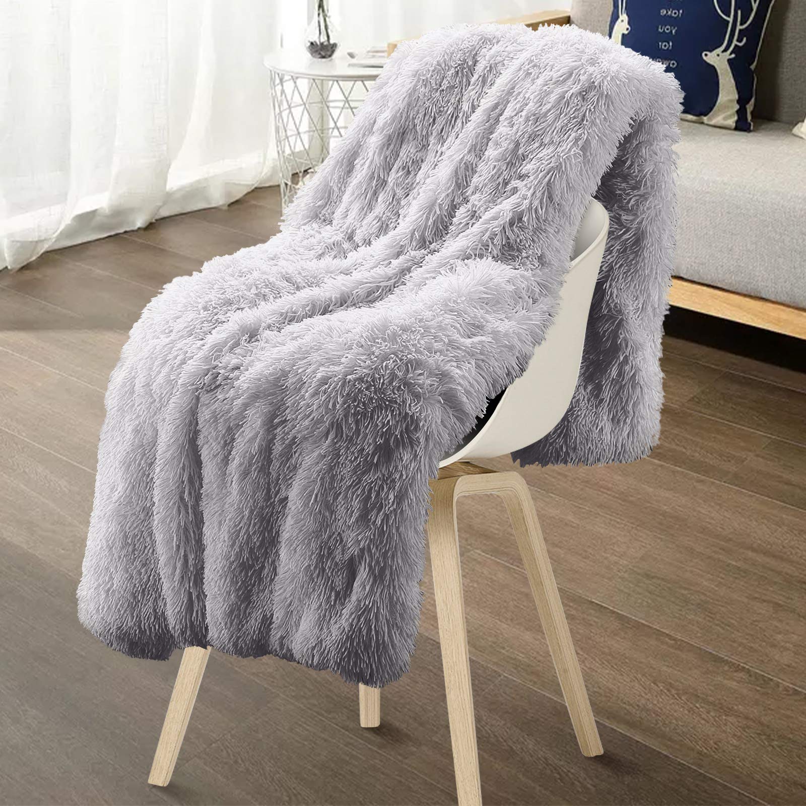 Ewolee Faux Fur Throw, Super Soft Large Fluffy Throw Blanket, Long Shaggy Faux Fur Blanket Warm Cozy Throw for Sofa Bed Couch Chair Decoration 200 x 160cm (Grey)