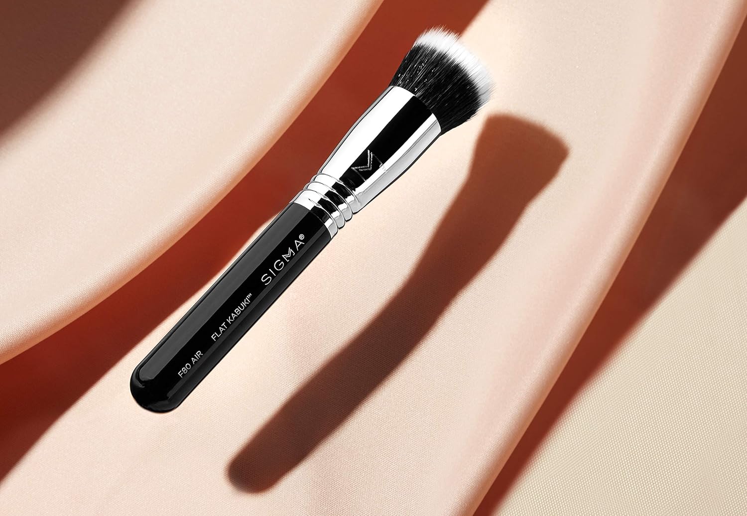 Sigma Beauty Professional F80 Air Flat Kabuki Highlighter Makeup Brush with Sigmax fibers for Buffing and Blending Liquid, Cream and Powder for the "no makeup" look: Beauty