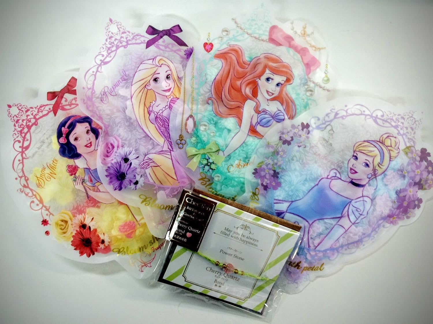Amazon Disneyディズニープリンセス 入浴剤 ギフトセット パワーストーンミサンガ付き バス用品 ホーム キッチン オンライン通販