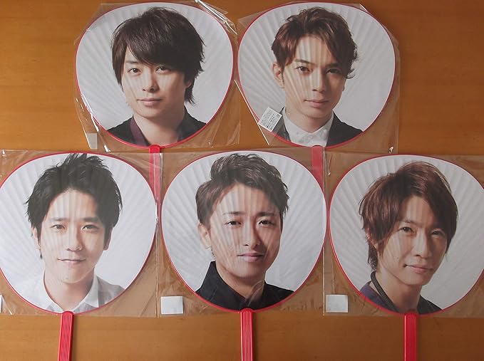 Amazon 嵐 ジャンボうちわ ５点 Arashi Live Tour 15 Japonism 櫻井翔 大野智 相葉雅紀 松本潤 二宮和也 ジャニーズグッズ アイドル 芸能人グッズ 通販