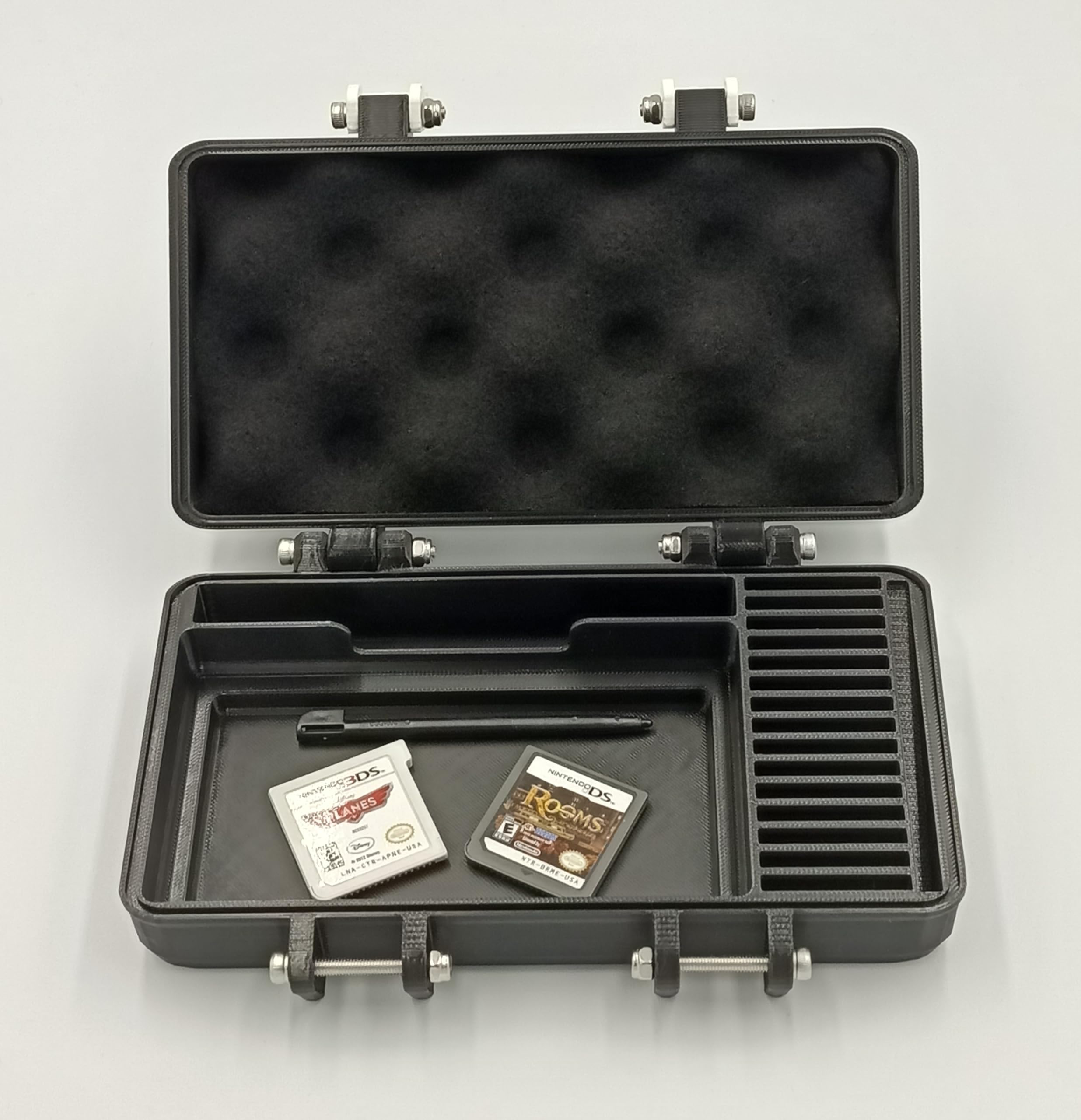 Protective Carrying Case for DS Lite & Original 3DS (Old Version) - Holds up to 15 Games and Includes Extra Storage for USB Cable or Other Acessories