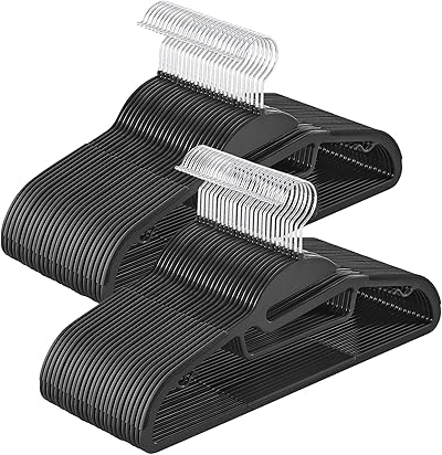 SONGMICS Kleiderbügel Kunststoff, 50er Set, Bügel mit U-förmiger Öffnung, platzsparend, 0,5 cm dick, 41,5 cm breit, um 360° drehbarer Haken, schwarz CRP041B05