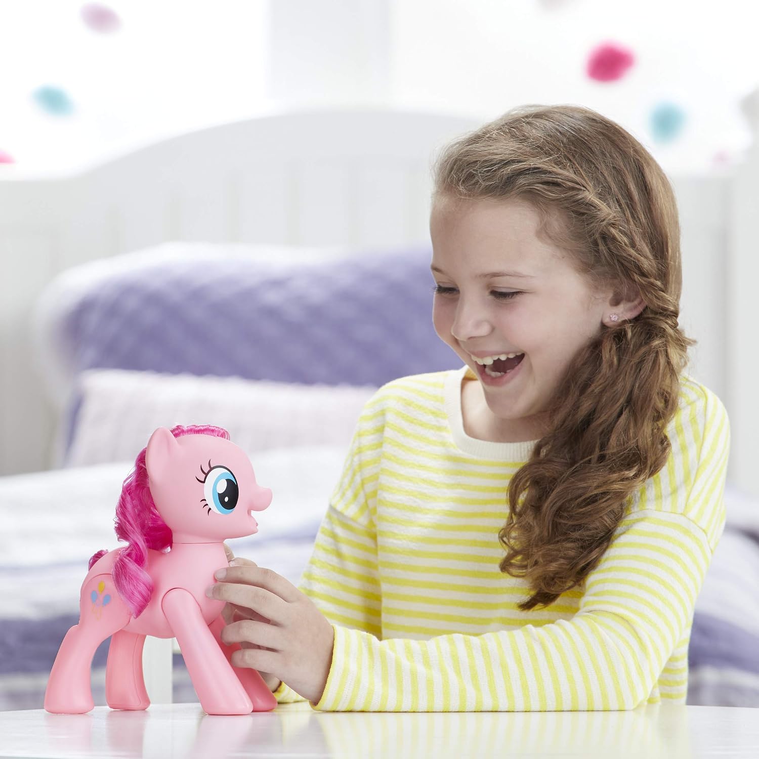 My Little Pony Toy Oh My Giggles Pinkie Pie - 20-Cm Interactive Toy with Sounds and Movement, Kids Aged 3 Years Old and Up - Image 4