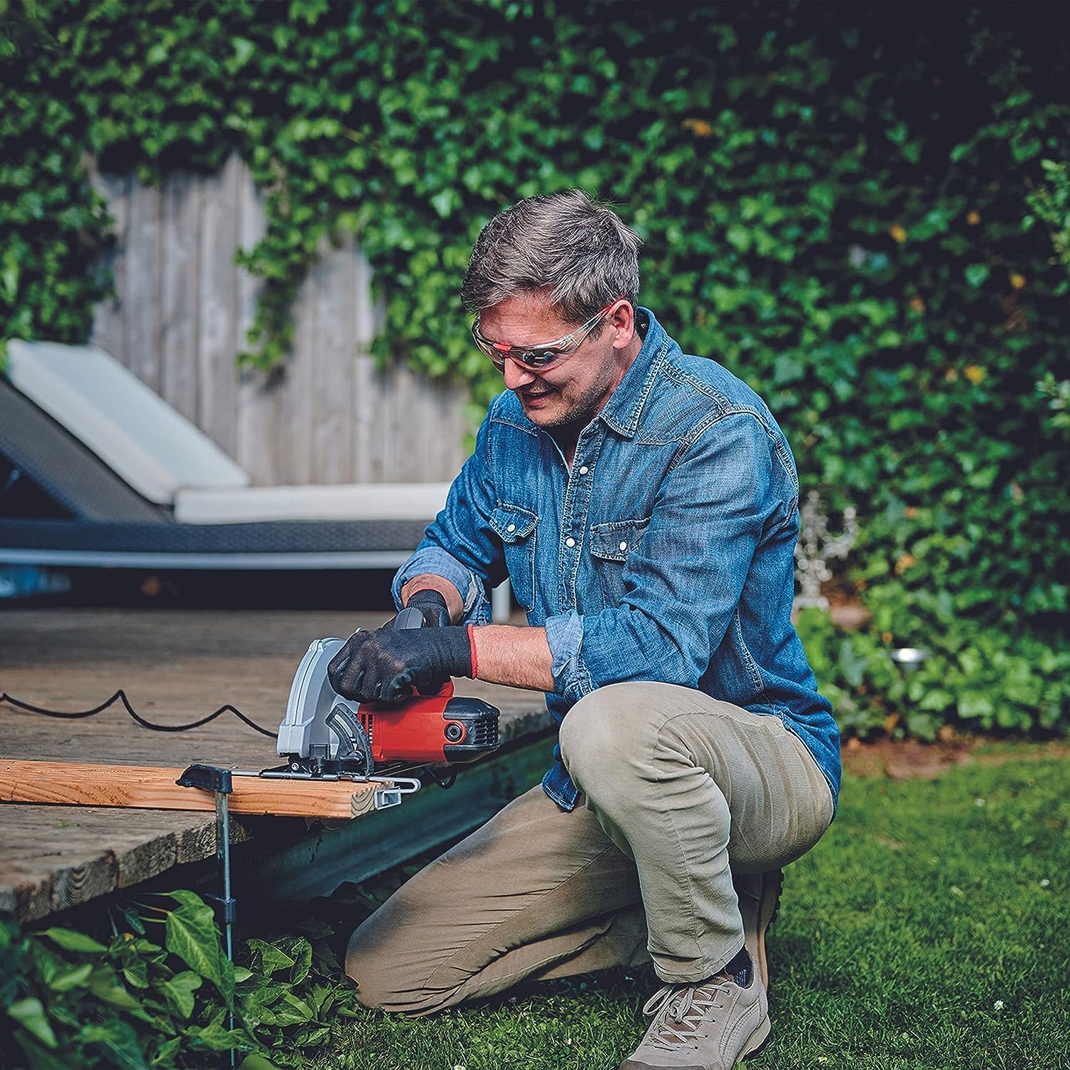 Einhell Handkreissäge TC-CS 1250 (1.250 W, 5.500 min-1, werkzeuglose Einstellung Tiefe/Winkel, Zusatzhandgriff, Spindelarretierung, Spaltkeil, inkl. Hartmetall-Sägeblatt) 3