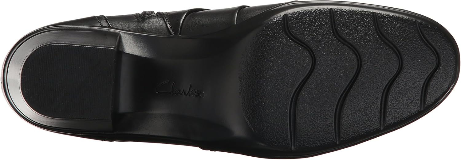 clarks women's emslie moxie ankle bootie