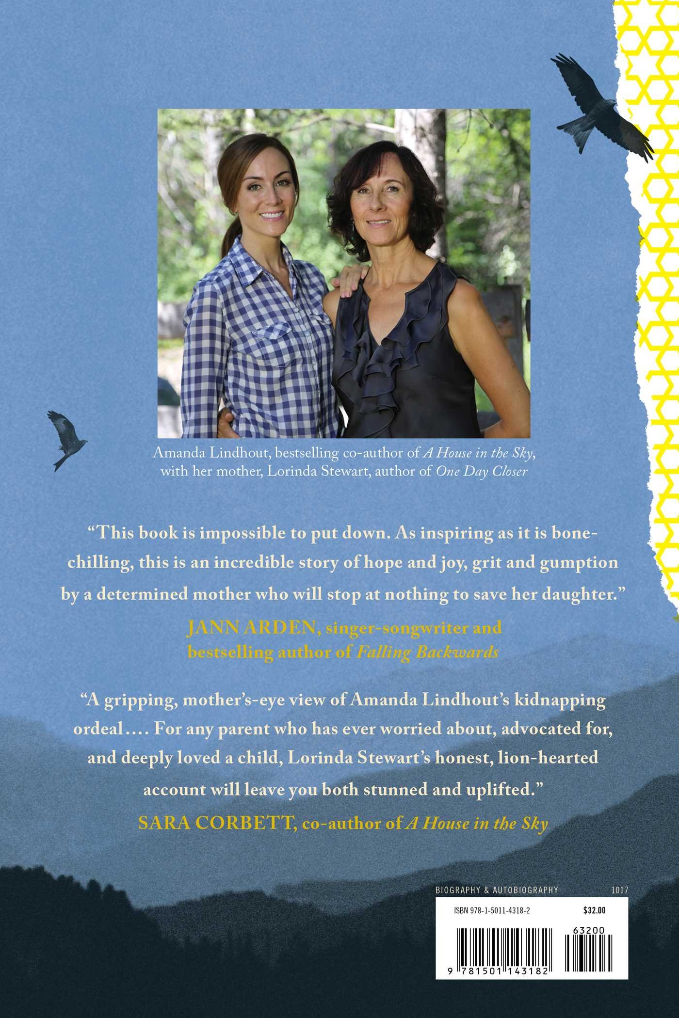 One Day Closer A Mother S Quest To Bring Her Kidnapped Daughter Home Stewart Lorinda 9781501143182 Books Amazon Ca