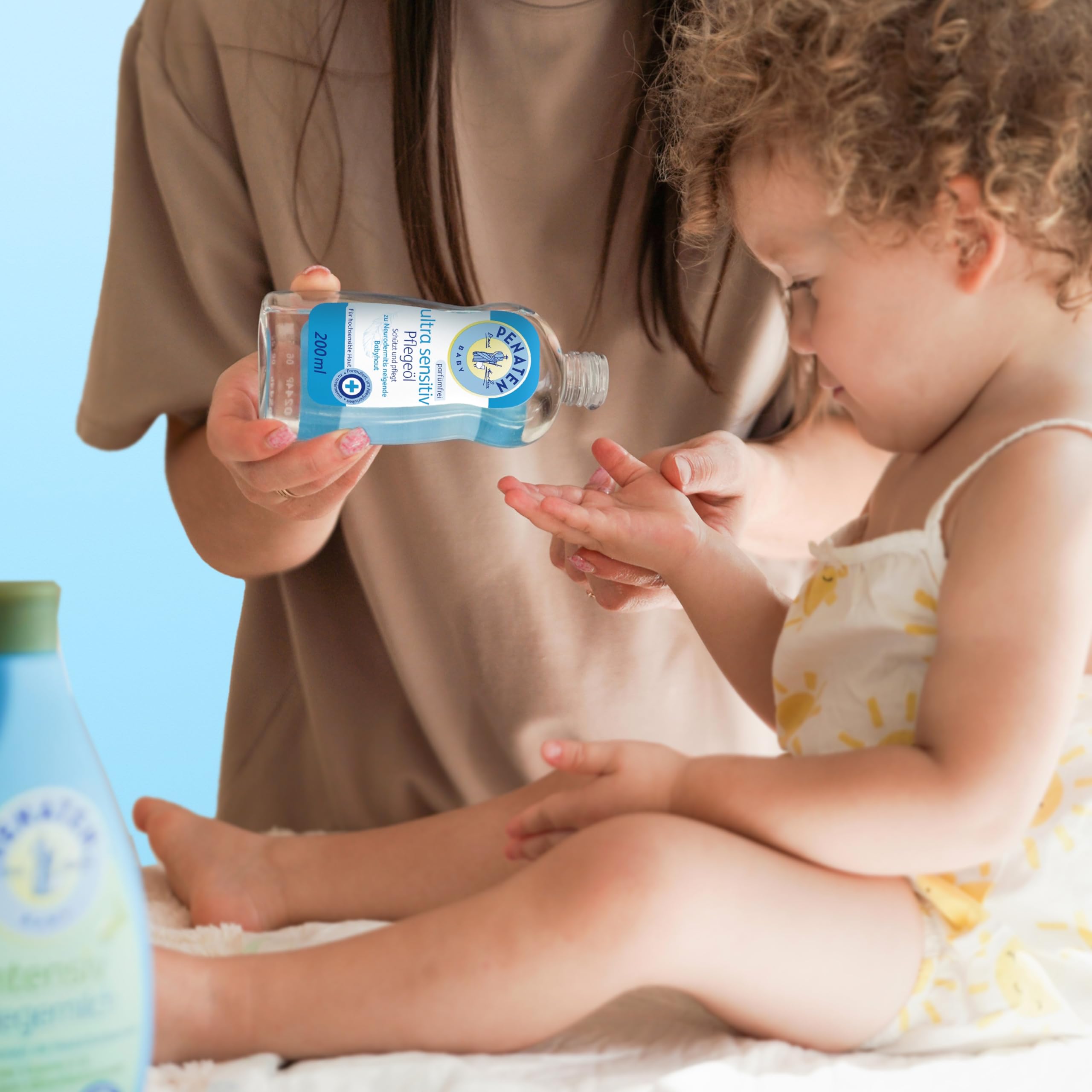 Penaten Ultra Sensitiv Pflegeöl 200 ml, schützendes Baby Massageöl und parfümfreies Babyöl für hochsensible, zu Neurodermitis neigende Babyhaut 6