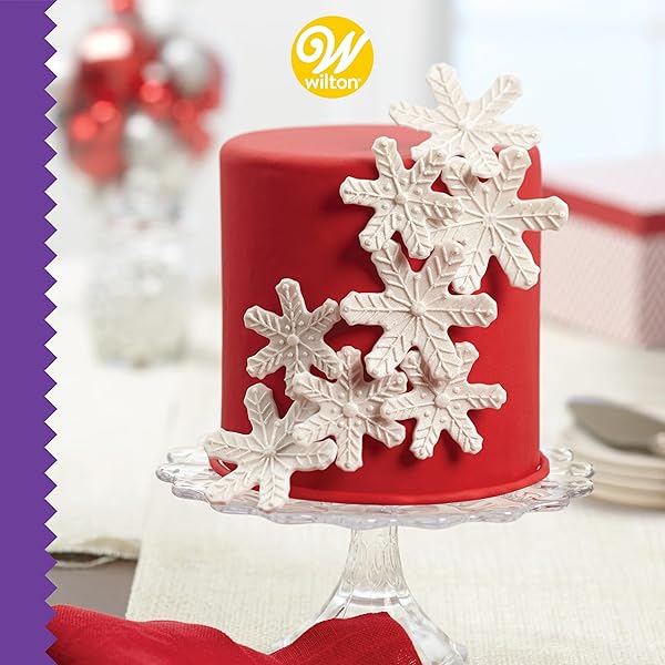 WILTON RED FONDANT FOR CAKE DECORATING PREMADE, VANILLA FLAVORED, EASY TO ROLL & READY TO USE, 23.9 OZ.
