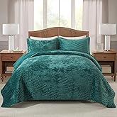 Travan Luxury Velvet Quilt Set Queen Size, Lightweight Velvet Comforter Set, Soft Warm Queen Quilt Bedding Set, Oversized Bedspread Coverlet with 2 Shams for All Season, Vintage Green