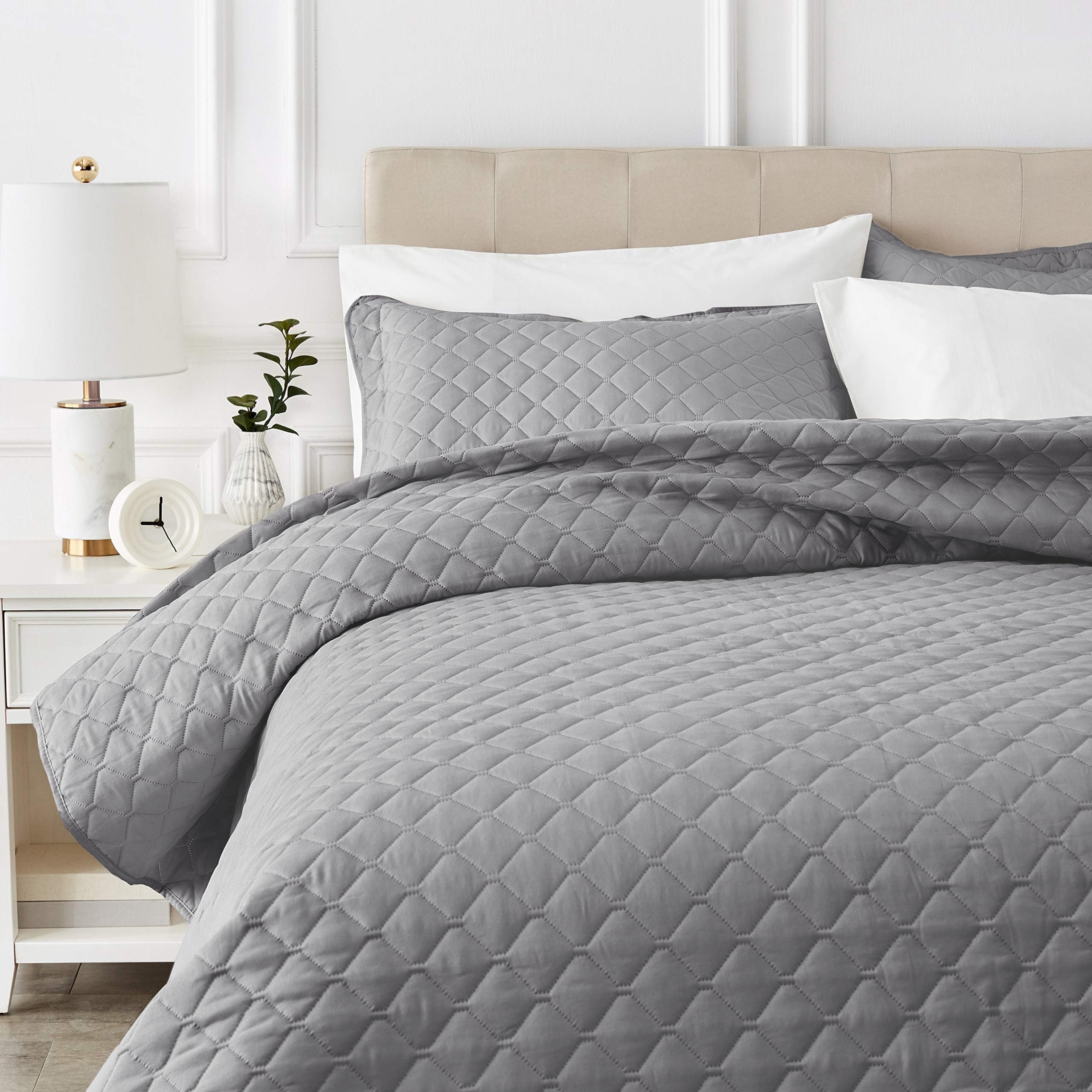 Amazon Basics Quilted Bedspread, Oversized Embossed Coverlet, 170 x 210 cm, Dark Grey Diamond