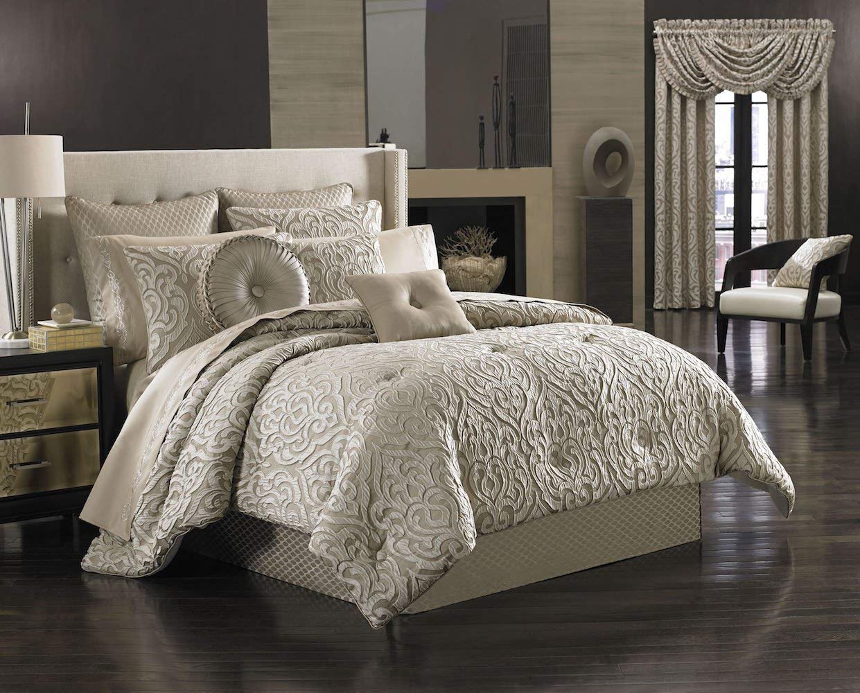 JQUEENJ Queen New York Astoria 4 Piece Queen Comforter Set