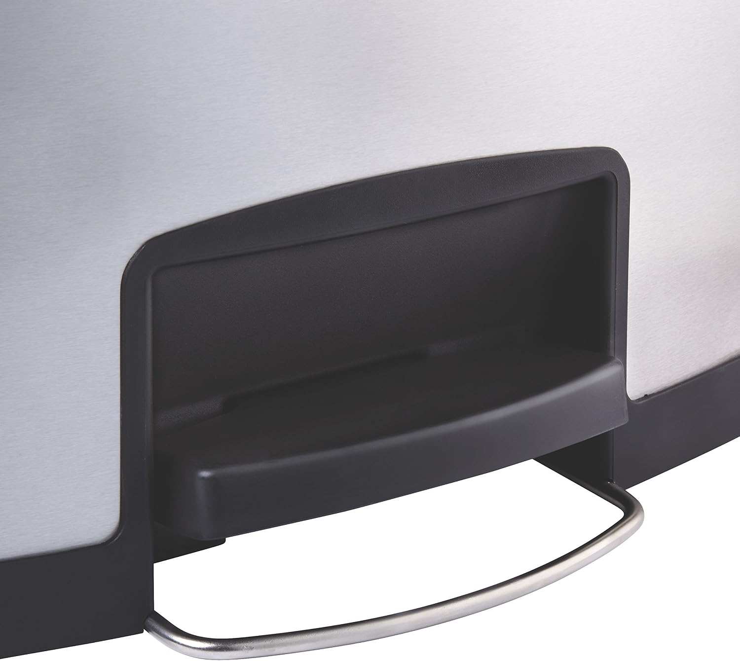 Rubbermaid Commercial Products Slim Jim Step-on Metal End Step Waste Receptacle Bin 50 Litre Black 1901993 - Image 4