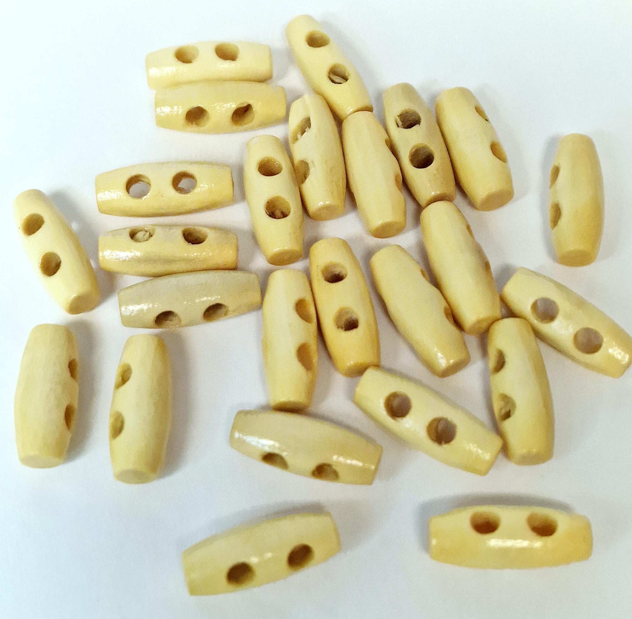 MajorCrafts 40pcs 20mm Small Oval Toggle 2-Holes Wood Sewing Buttons Arts & Crafts Embellishments (Light Brown)