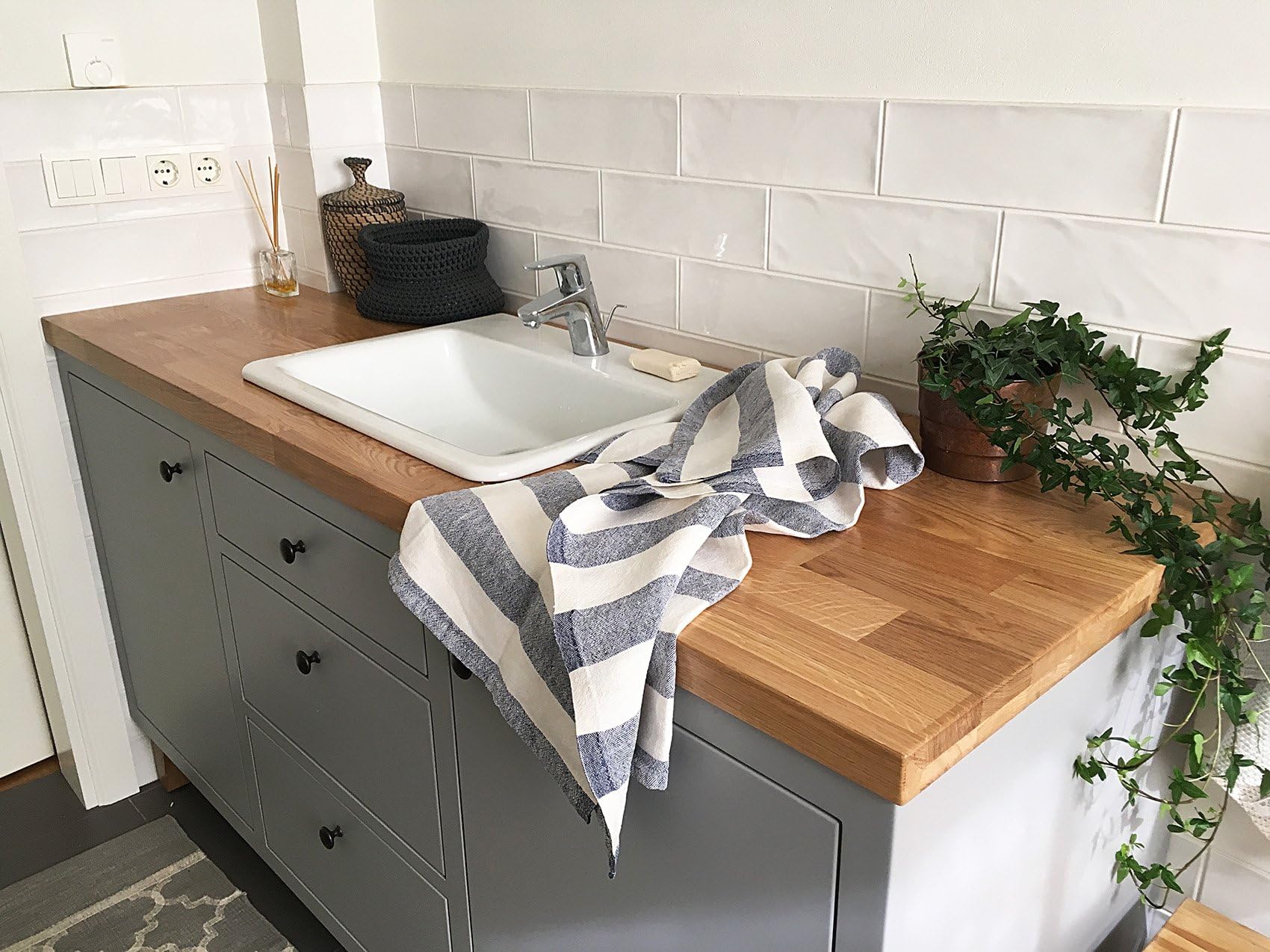 Skara 100x150 cm BATH, BEACH TOWEL. HIGHEST QUALITY 100% NATURAL EUROPEAN SOFT LINEN. WHITE & BLUE.