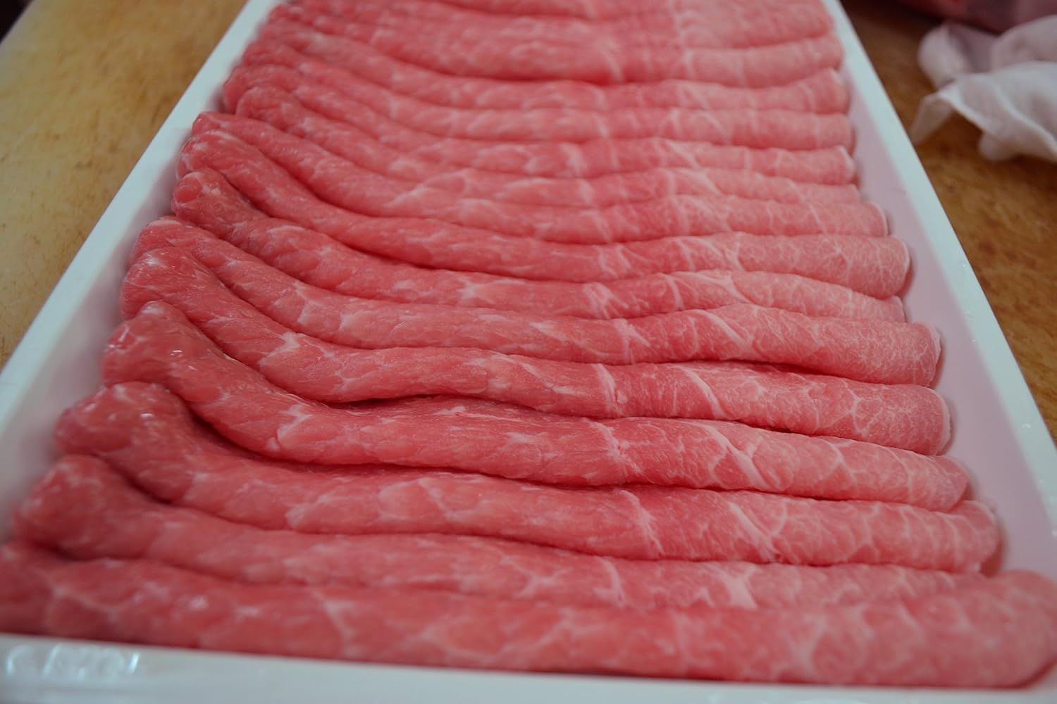 Amazon 黒豚モモ しゃぶしゃぶ用冷しゃぶ用 1キロ 1000ｇ 国産 黒豚肉 使用 鍋 厳選黒豚スライスです ミートショップ伊藤 豚肉 通販