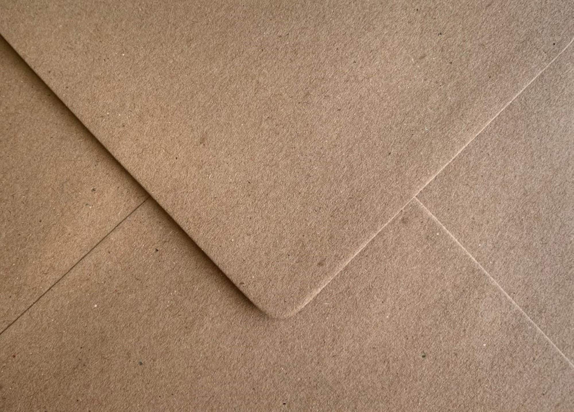 Cranberry 5x7 Kraft Envelopes Pack of 50-133x184mm Natural Brown Fleck - Recycled 110gsm Diamond Gummed Flap